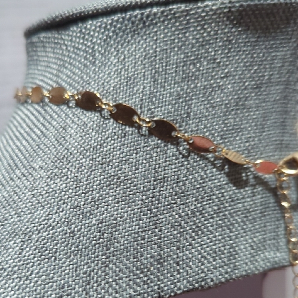 Elegant Gold-Tone Choker Necklace | Classic & Sophisticated - Picture 6 of 9